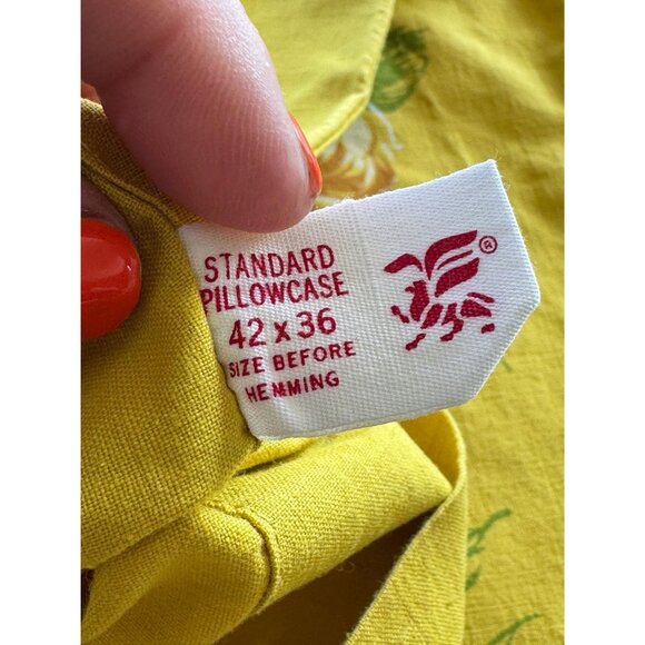 Vintage 60s floral pillowcases, golden yellow, roses & daisy flowers, Pepperell - Picture 7 of 9